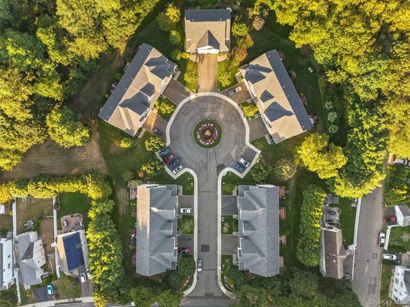 2 Spring Court, Huntington NY 11743