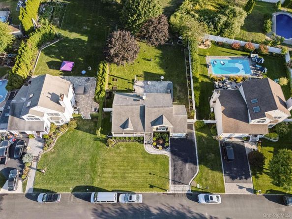 45 Meadow Court, Manorville NY 11949