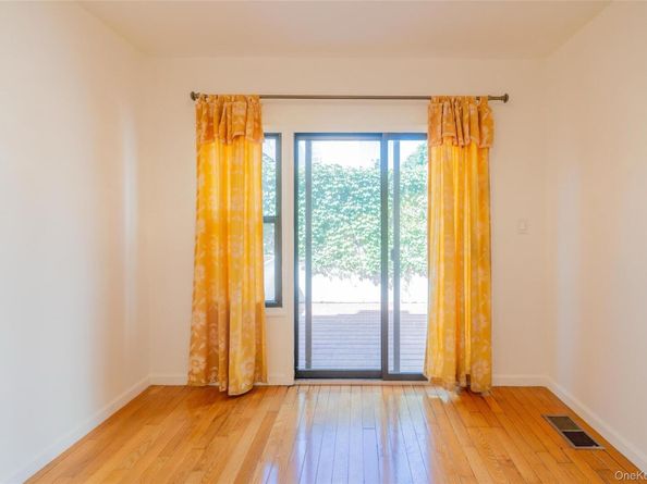 11907 14th Road, College Point NY 11356