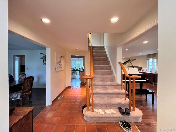 26 Polo Field Lane, Lake Success NY 11020