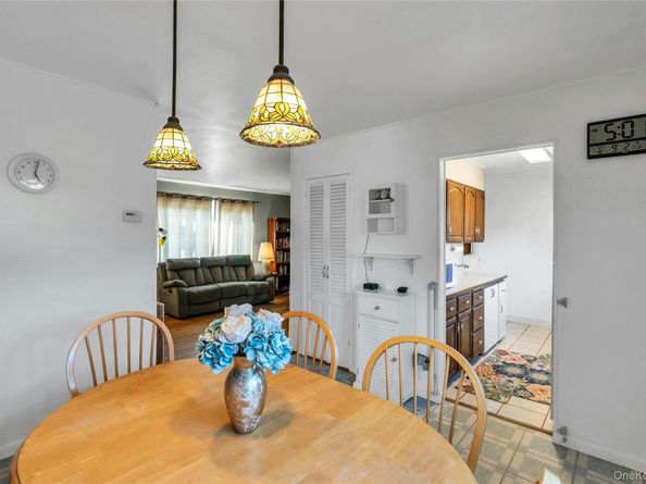 28 Lillian Lane, Plainview NY 11803