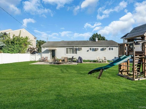 28 Lillian Lane, Plainview NY 11803