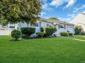 28 Lillian Lane, Plainview NY 11803