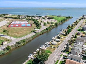 59 Western Concourse, Amity Harbor NY 11701