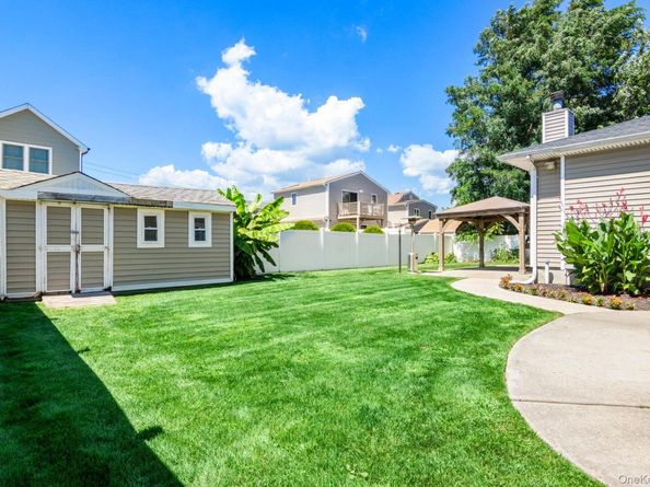 59 Western Concourse, Amity Harbor NY 11701