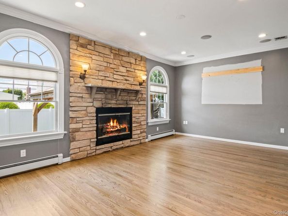 59 Western Concourse, Amity Harbor NY 11701