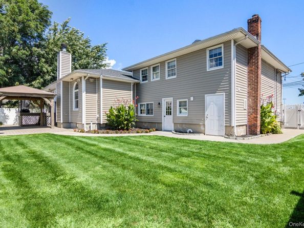 59 Western Concourse, Amity Harbor NY 11701