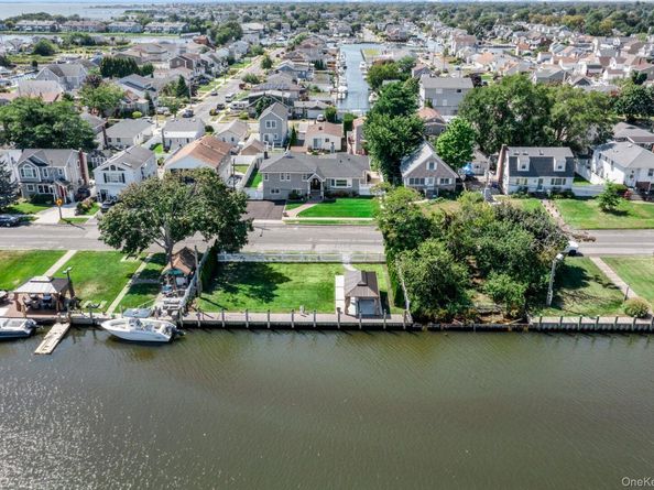 59 Western Concourse, Amity Harbor NY 11701