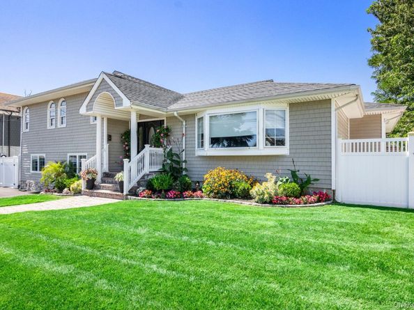 59 Western Concourse, Amity Harbor NY 11701