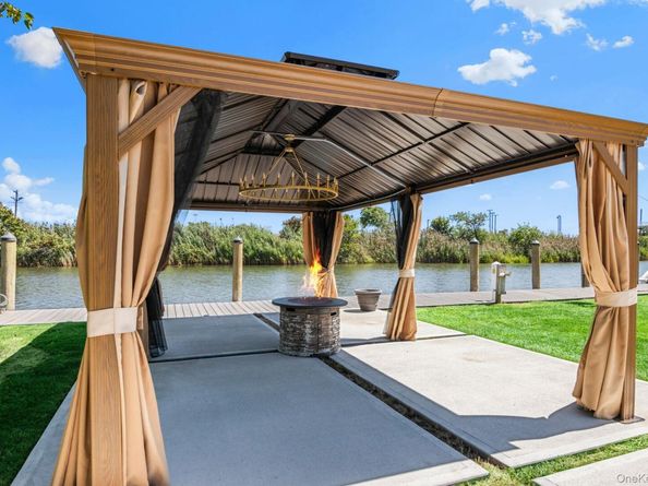 59 Western Concourse, Amity Harbor NY 11701