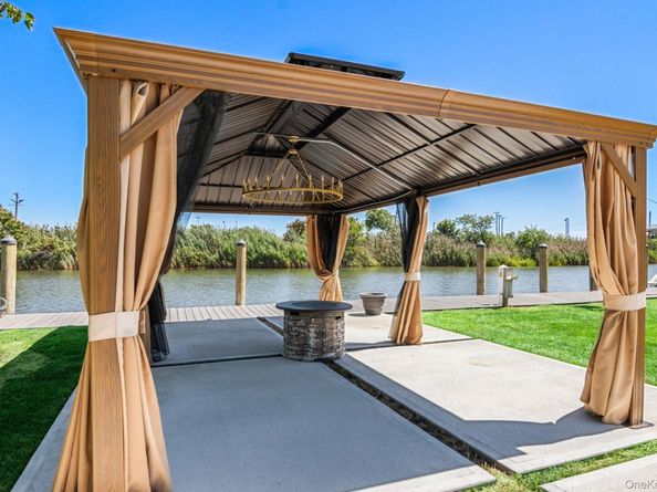 59 Western Concourse, Amity Harbor NY 11701