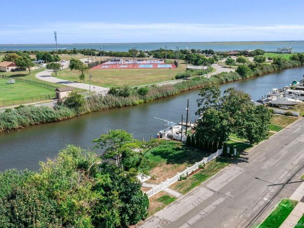 59 Western Concourse, Amity Harbor NY 11701