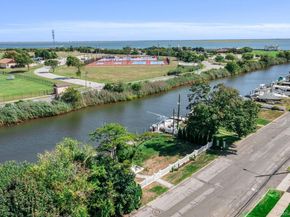 59 Western Concourse, Amity Harbor NY 11701