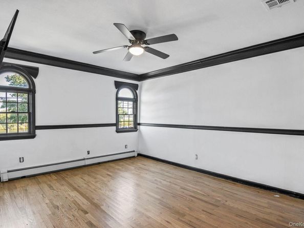 59 Western Concourse, Amity Harbor NY 11701