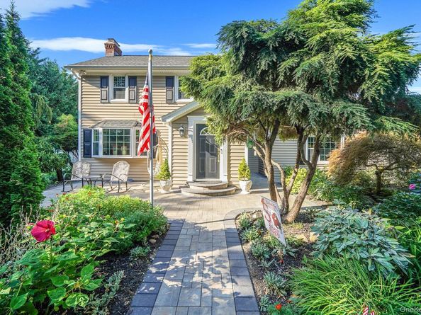 392 N Country Road, Smithtown NY 11787