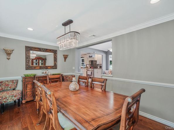 392 N Country Road, Smithtown NY 11787
