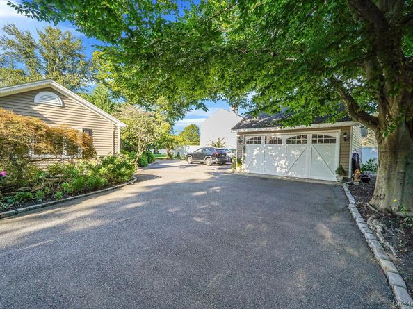 392 N Country Road, Smithtown NY 11787