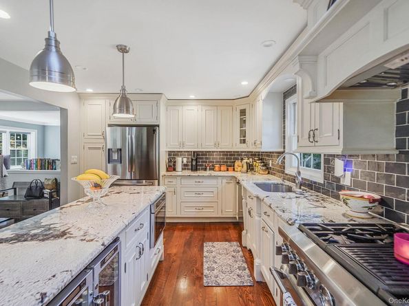 392 N Country Road, Smithtown NY 11787