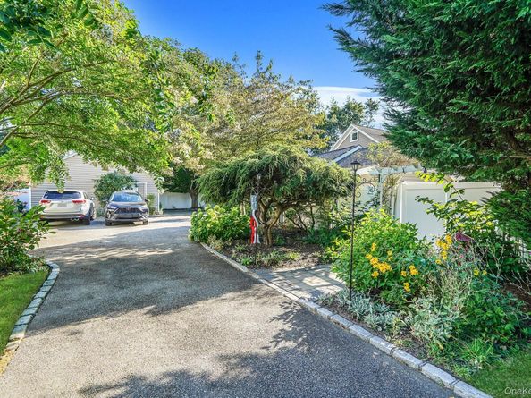 392 N Country Road, Smithtown NY 11787