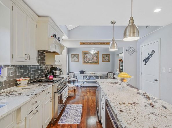 392 N Country Road, Smithtown NY 11787