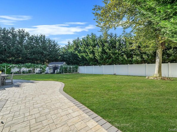 392 N Country Road, Smithtown NY 11787