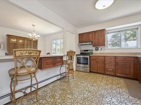 10 marsulin Drive, Syosset NY 11791