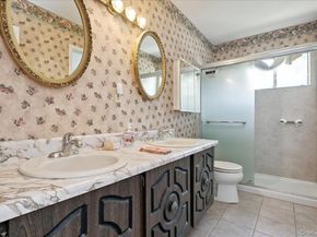 10 marsulin Drive, Syosset NY 11791