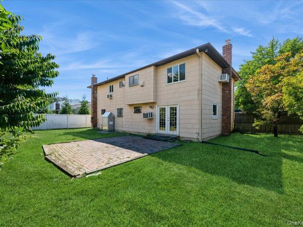 10 marsulin Drive, Syosset NY 11791