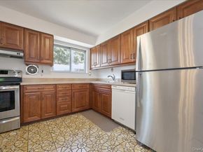 10 marsulin Drive, Syosset NY 11791