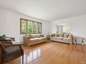 10 marsulin Drive, Syosset NY 11791