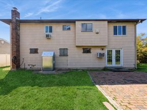 10 marsulin Drive, Syosset NY 11791