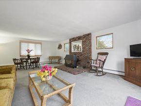 10 marsulin Drive, Syosset NY 11791