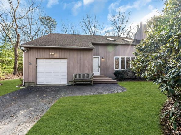 23 Bellows Terrace, Hampton Bays NY 11946