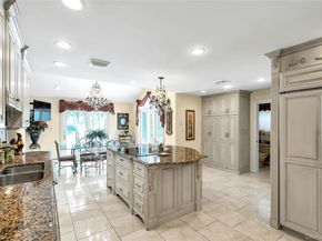 7 Albertson Lane, Old Westbury NY 11568