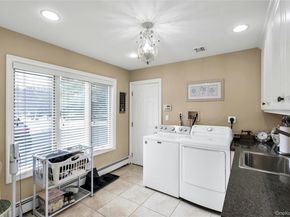 7 Albertson Lane, Old Westbury NY 11568