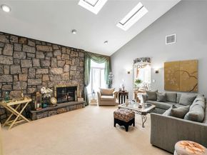 7 Albertson Lane, Old Westbury NY 11568