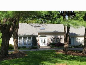 7 Albertson Lane, Old Westbury NY 11568