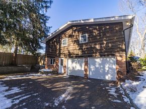 14 Hills Park Lane, Smithtown NY 11787