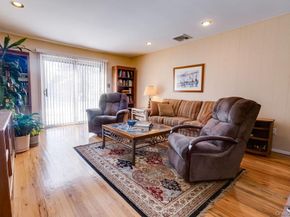 14 Hills Park Lane, Smithtown NY 11787