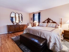 14 Hills Park Lane, Smithtown NY 11787