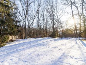 14 Hills Park Lane, Smithtown NY 11787