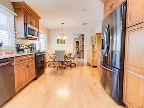 14 Hills Park Lane, Smithtown NY 11787