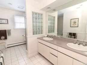 14 Hills Park Lane, Smithtown NY 11787