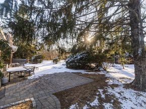 14 Hills Park Lane, Smithtown NY 11787