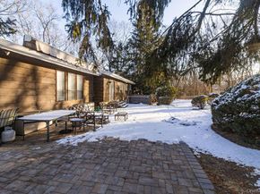 14 Hills Park Lane, Smithtown NY 11787