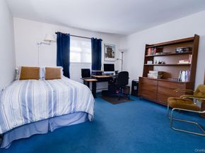 14 Hills Park Lane, Smithtown NY 11787