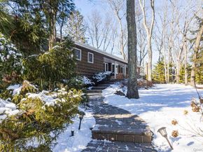 14 Hills Park Lane, Smithtown NY 11787
