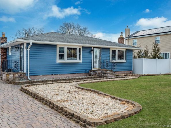 6 Rugby Drive, Shirley NY 11967