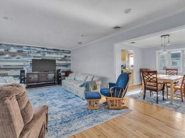 351 Venetian Boulevard, Lindenhurst NY 11757