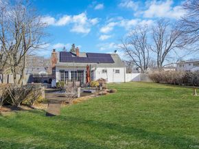 34 W Lakeland Street, Bay Shore NY 11706